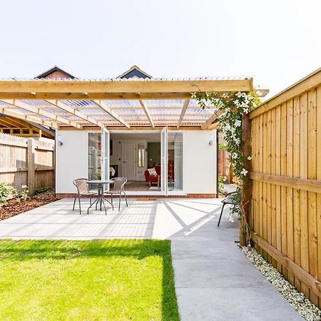 Charming Chester Studio With Private Garden & Free Parking Экстерьер фото
