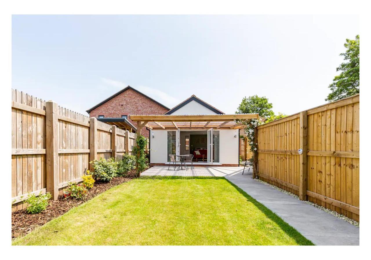 Charming Chester Studio With Private Garden & Free Parking Экстерьер фото