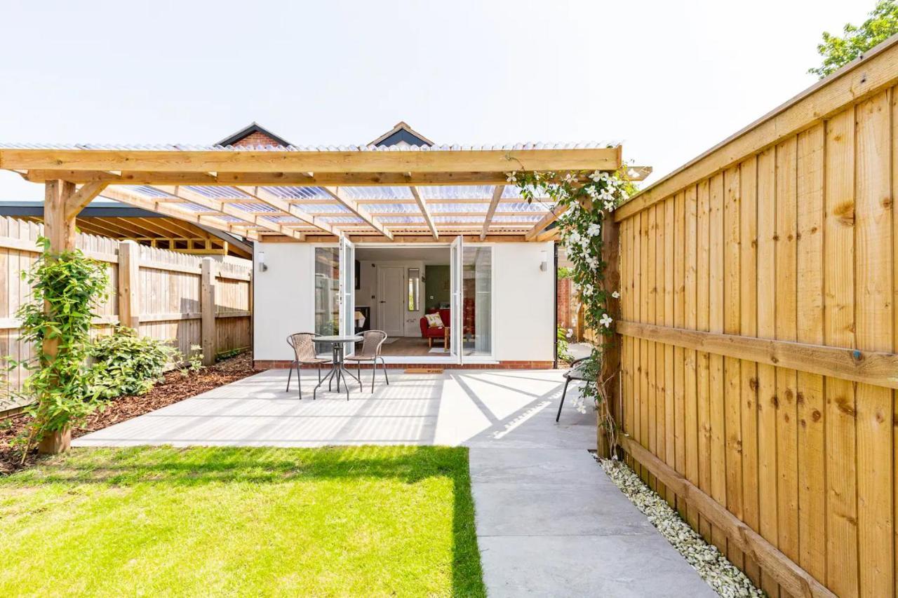 Charming Chester Studio With Private Garden & Free Parking Экстерьер фото