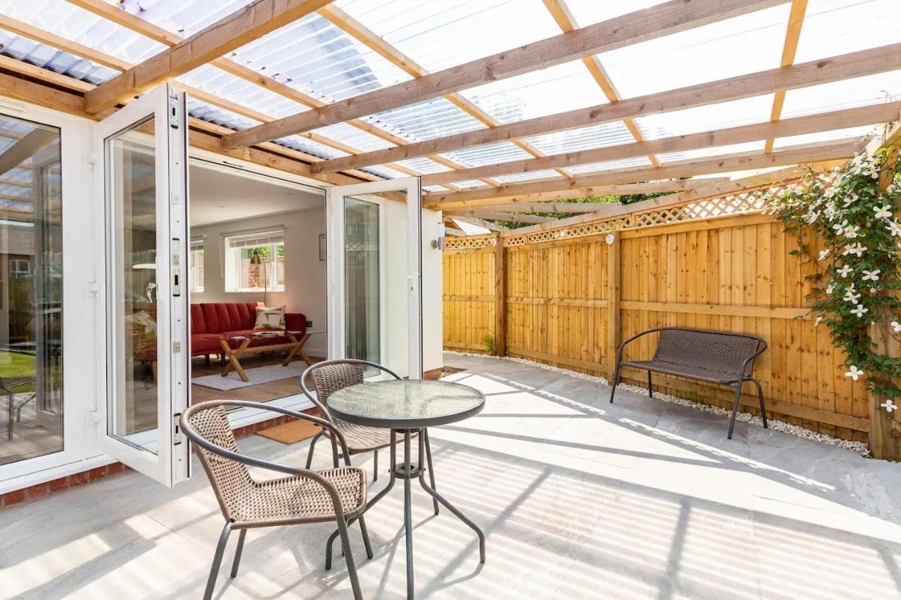 Charming Chester Studio With Private Garden & Free Parking Экстерьер фото